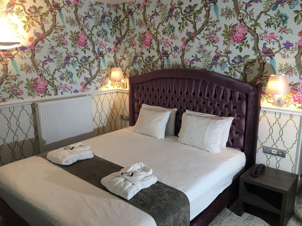 Dukes' Academie - By Dukes' Collection Bruges