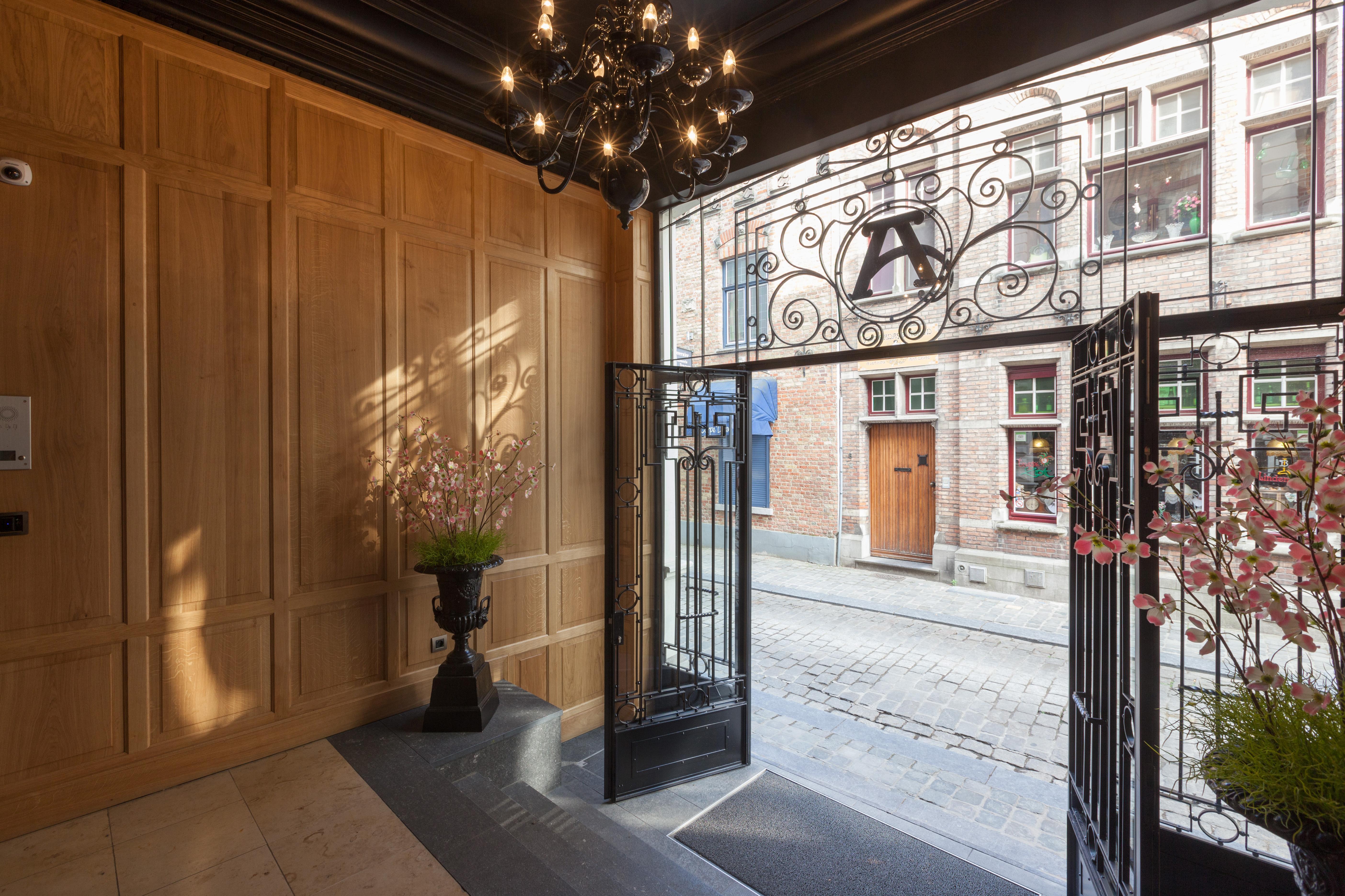 Dukes' Academie - By Dukes' Collection 4*